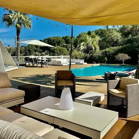 Βίλα Superbe A Avec Piscine Dans Un Quartier Calme