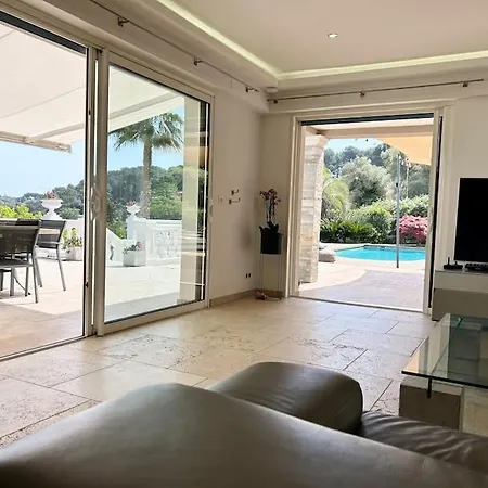 Βίλα Superbe A Avec Piscine Dans Un Quartier Calme