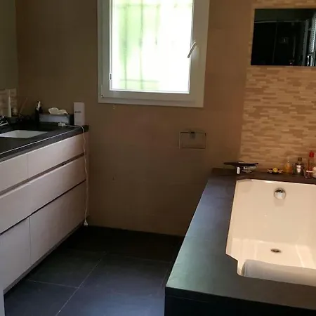 Superbe A Avec Piscine Dans Un Quartier Calme * Αντίμπ
