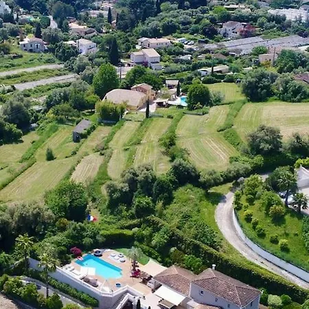 Superbe A Avec Piscine Dans Un Quartier Calme Αντίμπ