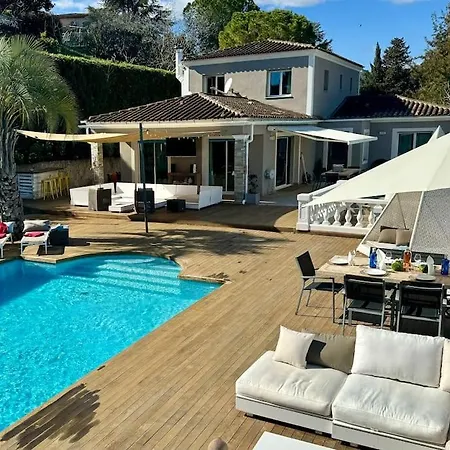 Superbe A Avec Piscine Dans Un Quartier Calme Βίλα