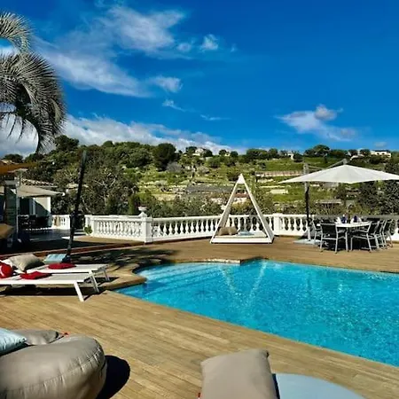 Villa Superbe A Avec Piscine Dans Un Quartier Calme