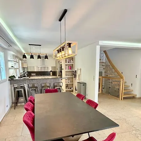 Superbe A Avec Piscine Dans Un Quartier Calme Villa *