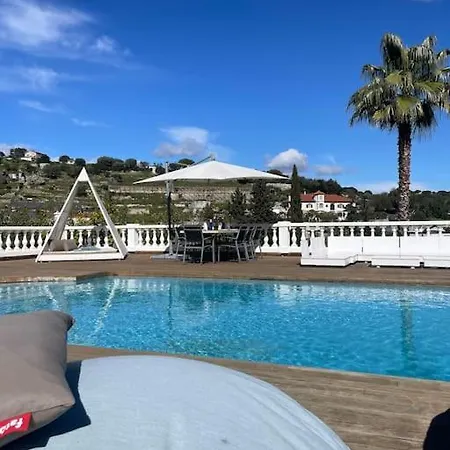Superbe A Avec Piscine Dans Un Quartier Calme Antibes