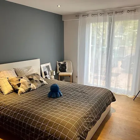 Villa Superbe A Avec Piscine Dans Un Quartier Calme *