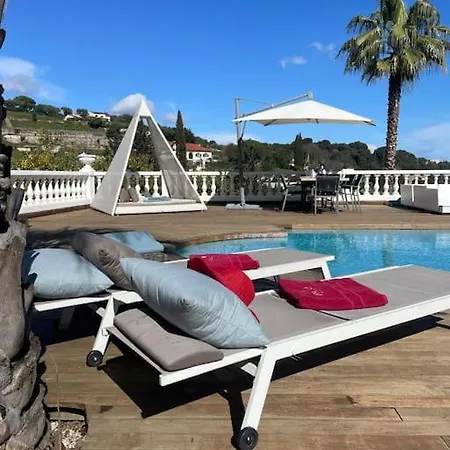Villa Superbe A Avec Piscine Dans Un Quartier Calme