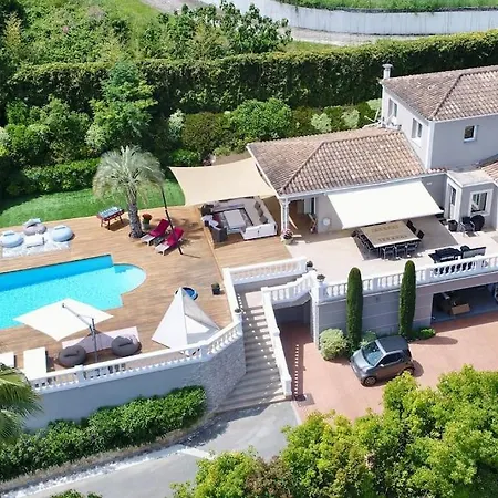 Villa Superbe A Avec Piscine Dans Un Quartier Calme Antibes