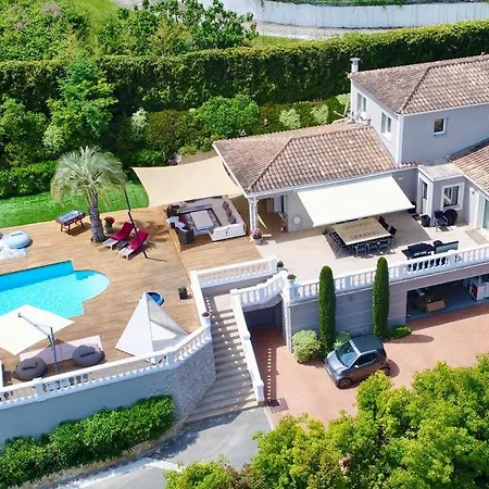 Superbe A Avec Piscine Dans Un Quartier Calme *
